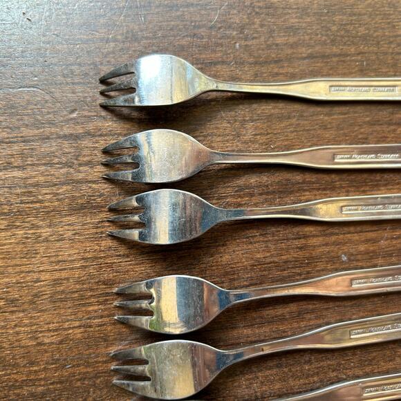 8 Northland San Francisco Cocktail/Seafood Forks by Oneida - Picture 3 of 10